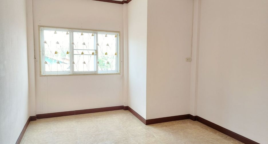 For sale 3 bed townhouse in Tamot, Phatthalung