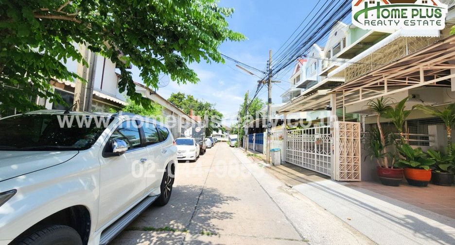 À vendre 5 chambres maison de ville à Chatuchak, Bangkok