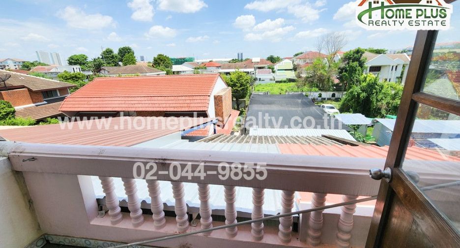 For sale 5 bed townhouse in Chatuchak, Bangkok