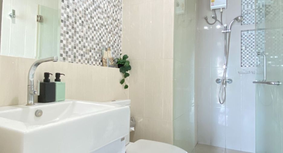 For sale 2 bedrooms condo in Huai Khwang, Bangkok