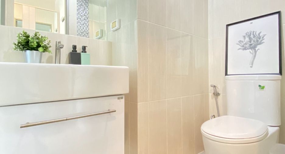 For sale 2 bedrooms condo in Huai Khwang, Bangkok