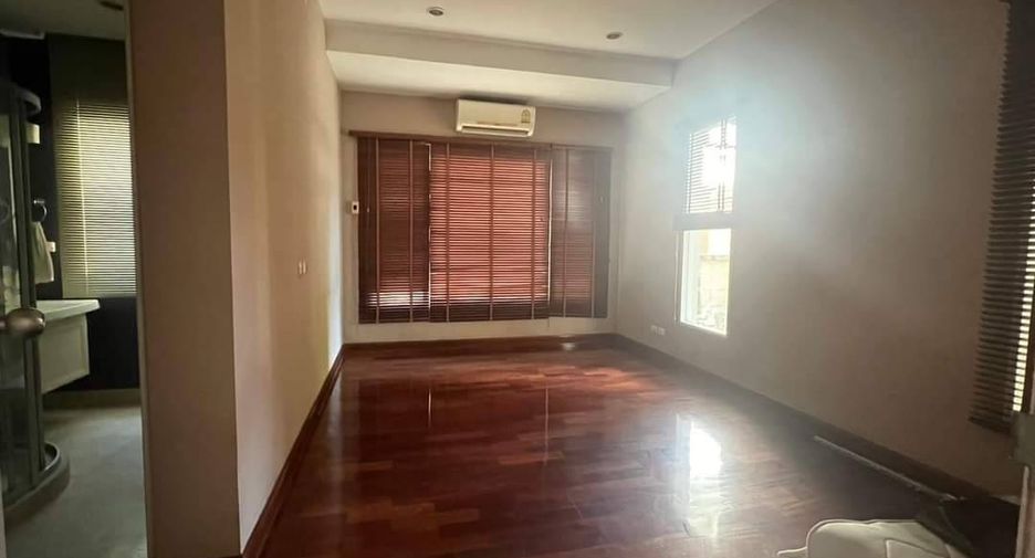 For rent 4 Beds house in Lat Phrao, Bangkok