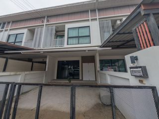 For sale 3 bedrooms townhouse in Si Racha, Chonburi