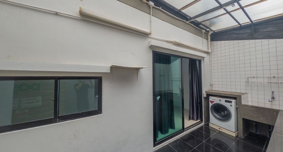For sale 3 bedrooms townhouse in Si Racha, Chonburi
