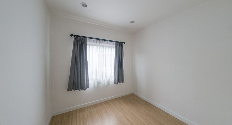 For sale 3 bedrooms townhouse in Si Racha, Chonburi