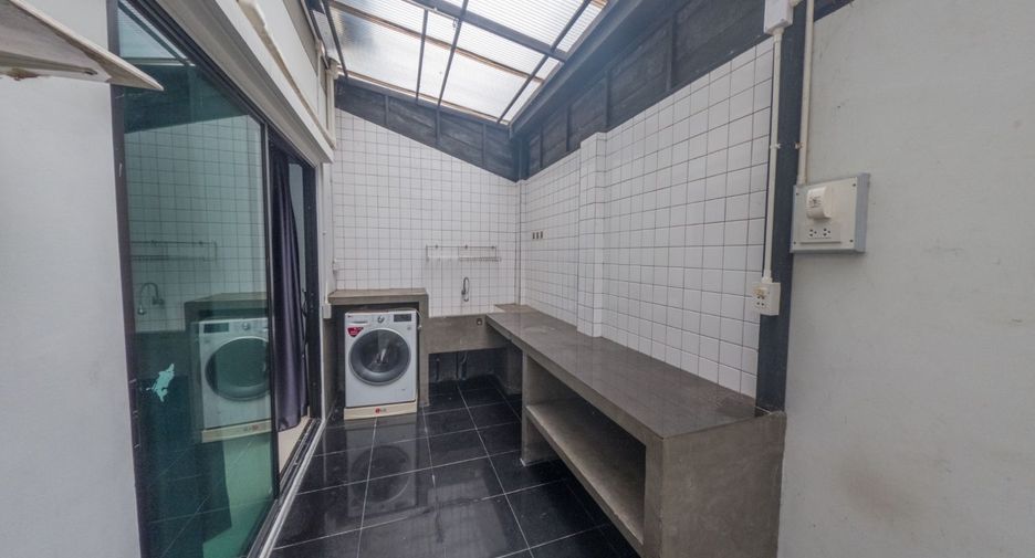 For sale 3 bedrooms townhouse in Si Racha, Chonburi