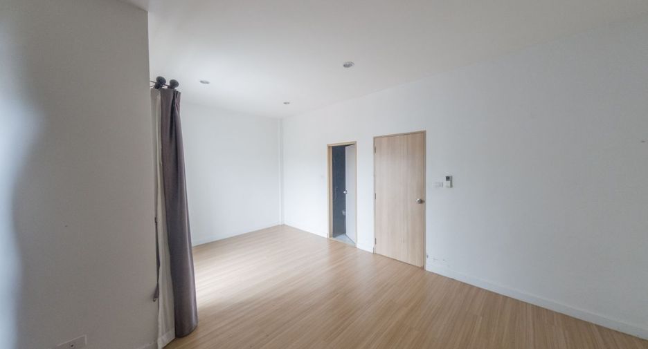 For sale 3 bedrooms townhouse in Si Racha, Chonburi
