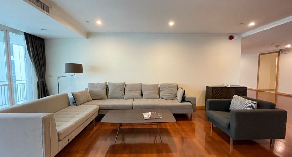 For rent 4 bedrooms apartment in Khlong Toei, Bangkok