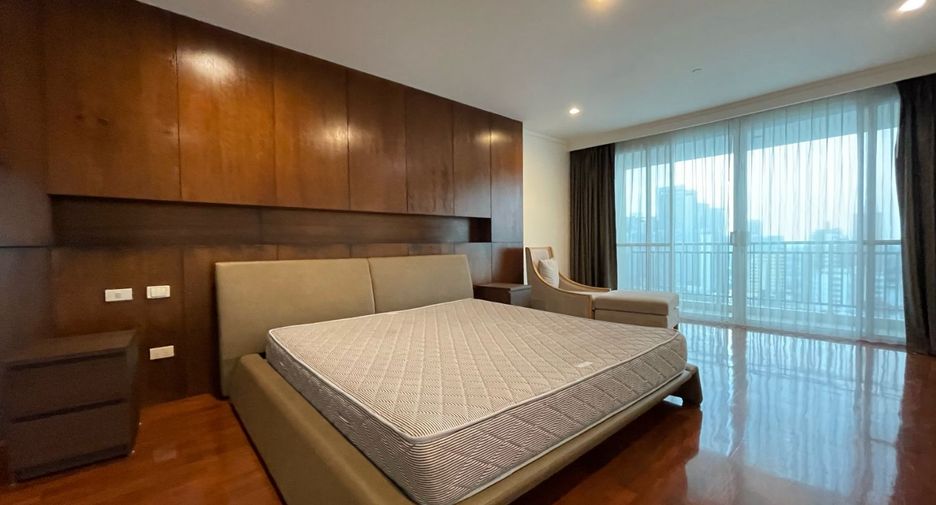 For rent 4 bedrooms apartment in Khlong Toei, Bangkok