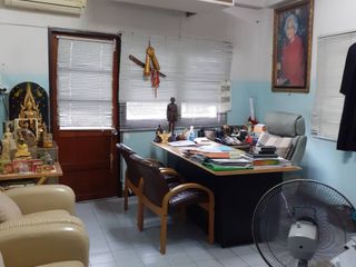 For rent and for sale 10 bed retail Space in Mueang Samut Prakan, Samut Prakan