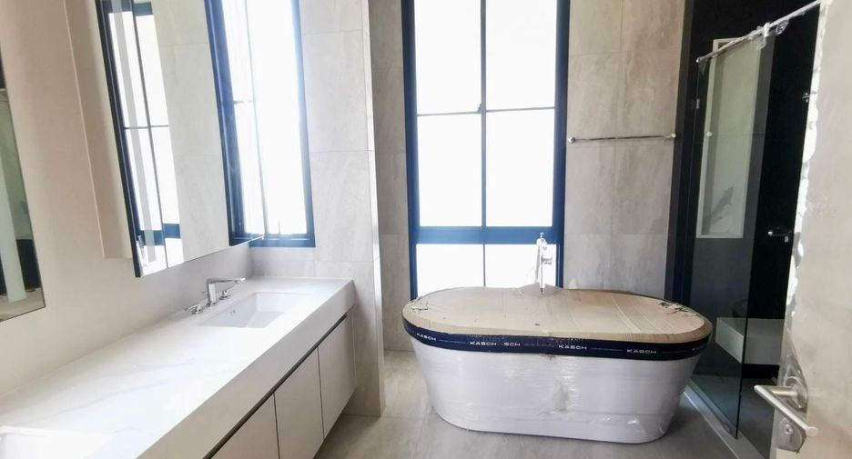 For sale 4 bedrooms house in Saphan Sung, Bangkok