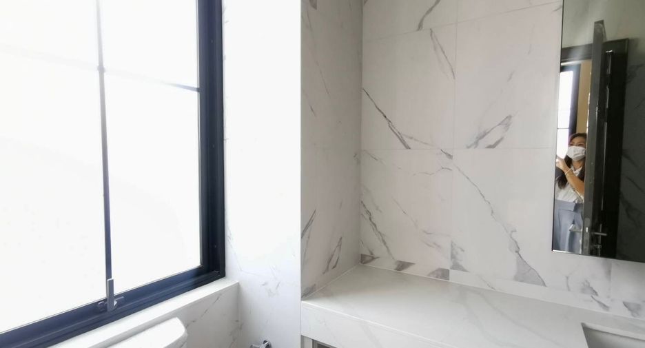 For sale 4 bedrooms house in Saphan Sung, Bangkok