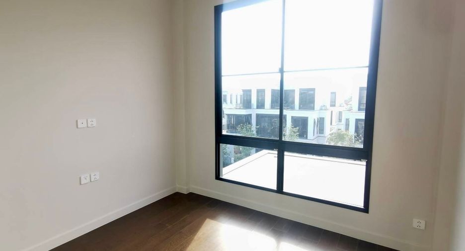 For sale 4 bedrooms house in Saphan Sung, Bangkok