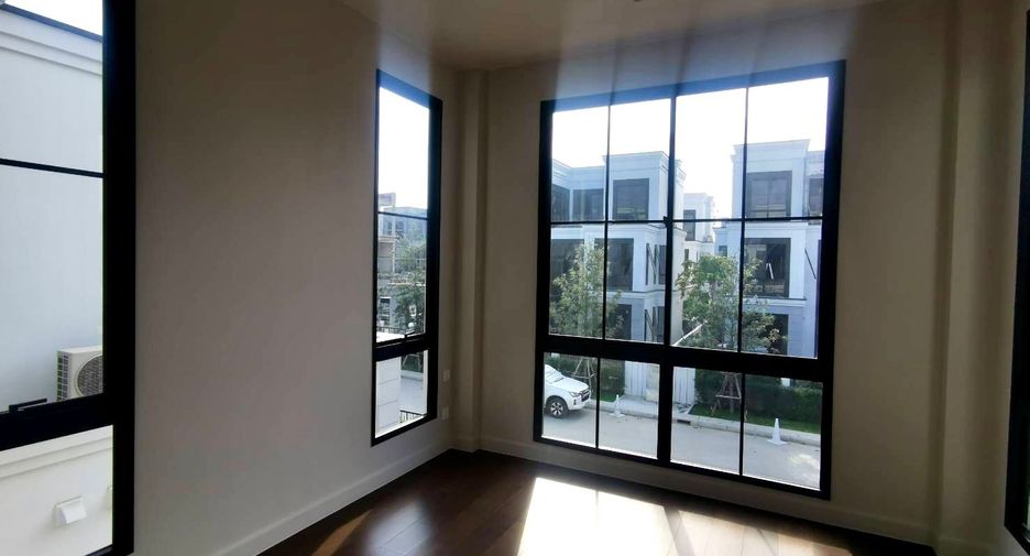 For sale 4 bedrooms house in Saphan Sung, Bangkok