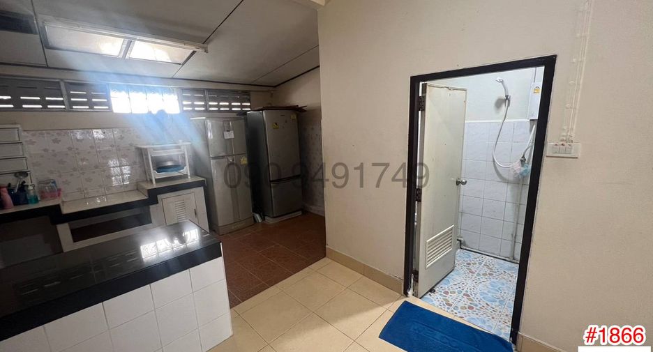 For rent 3 bedrooms townhouse in Chatuchak, Bangkok