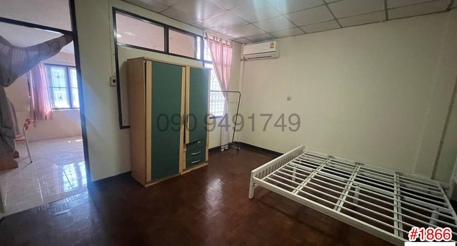 For rent 3 bedrooms townhouse in Chatuchak, Bangkok