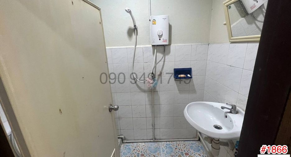 For rent 3 bedrooms townhouse in Chatuchak, Bangkok