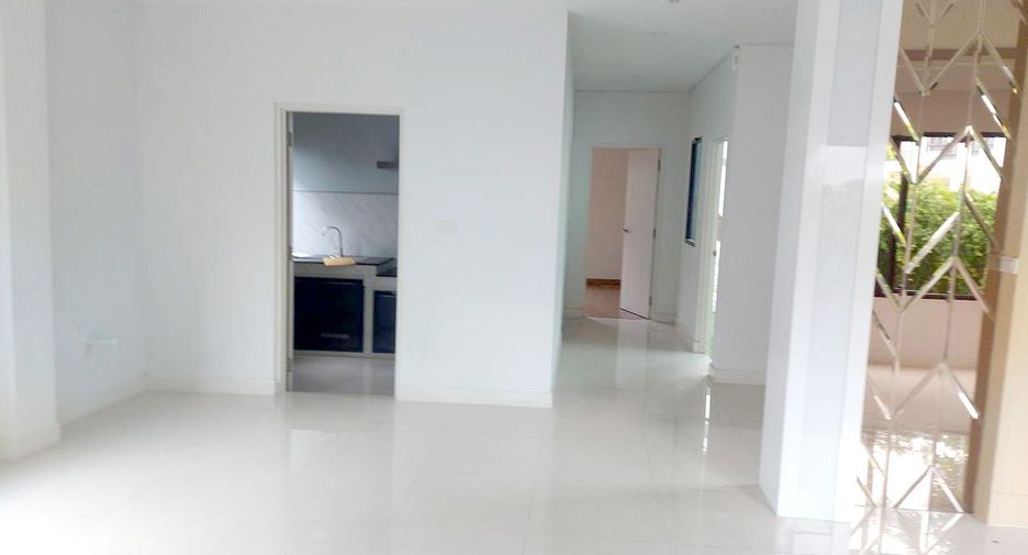 For sale 4 ベッドルーム house in Khlong Sam Wa, Bangkok