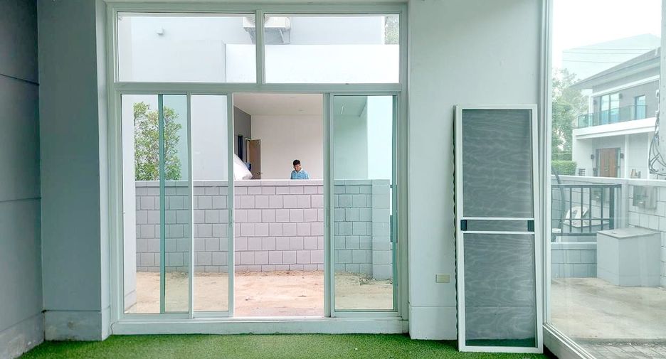 For sale 4 ベッドルーム house in Khlong Sam Wa, Bangkok
