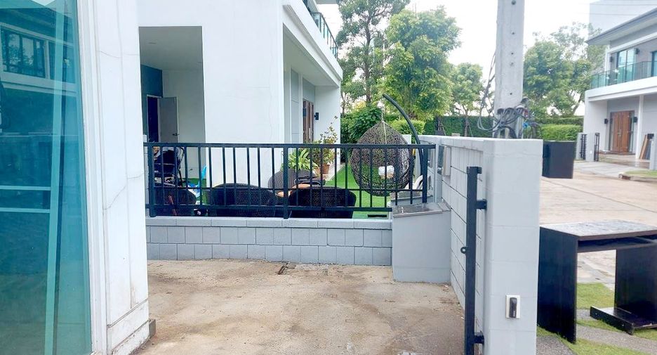 For sale 4 ベッドルーム house in Khlong Sam Wa, Bangkok
