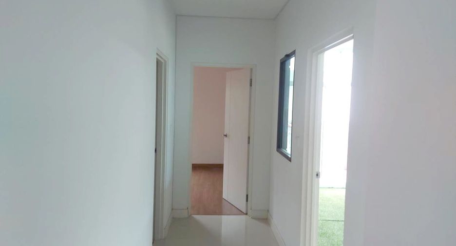 For sale 4 ベッドルーム house in Khlong Sam Wa, Bangkok