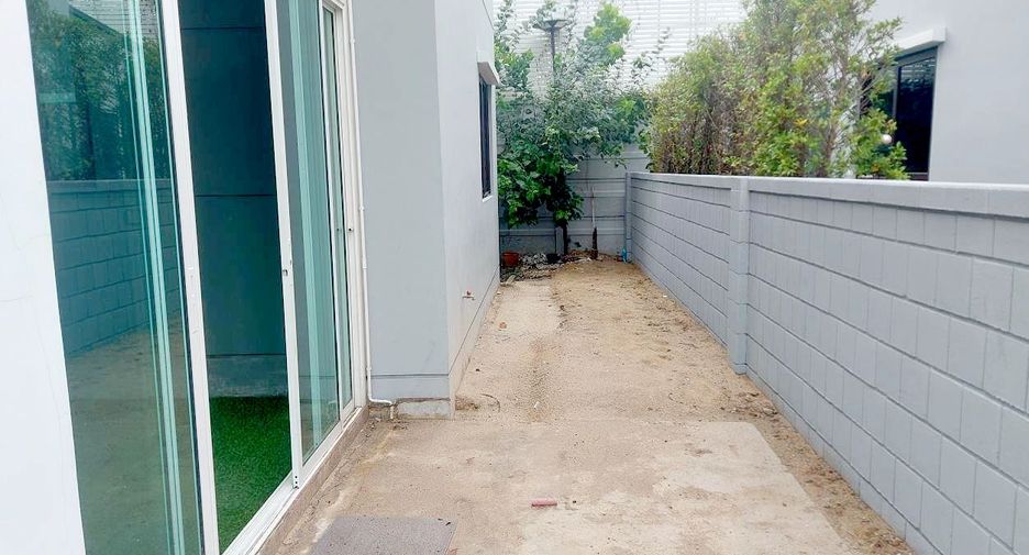 For sale 4 ベッドルーム house in Khlong Sam Wa, Bangkok