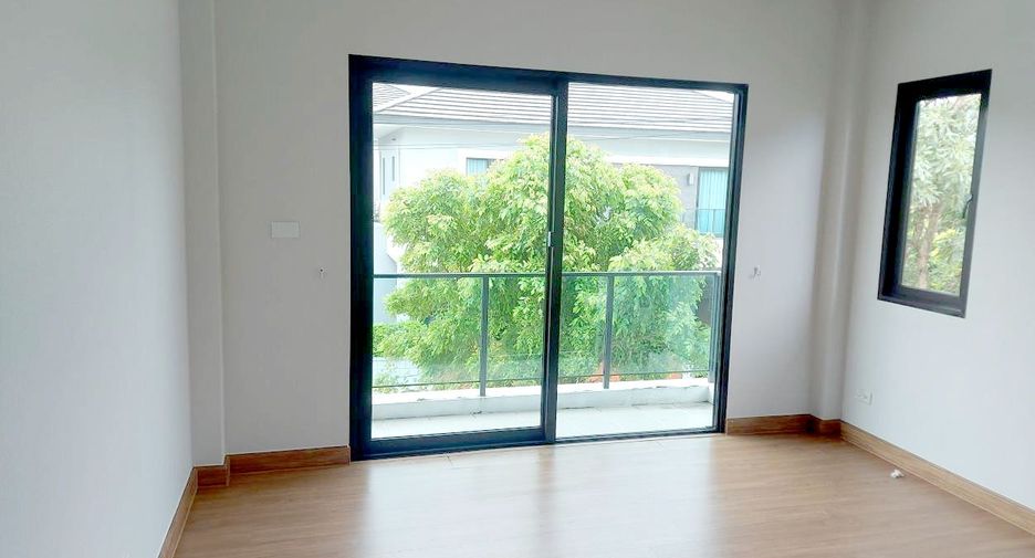 For sale 4 ベッドルーム house in Khlong Sam Wa, Bangkok