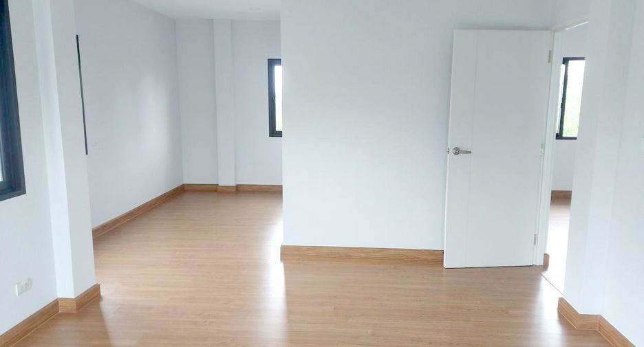 For sale 4 ベッドルーム house in Khlong Sam Wa, Bangkok