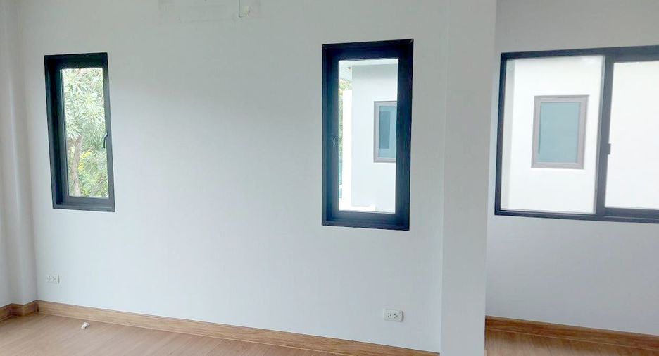 For sale 4 ベッドルーム house in Khlong Sam Wa, Bangkok