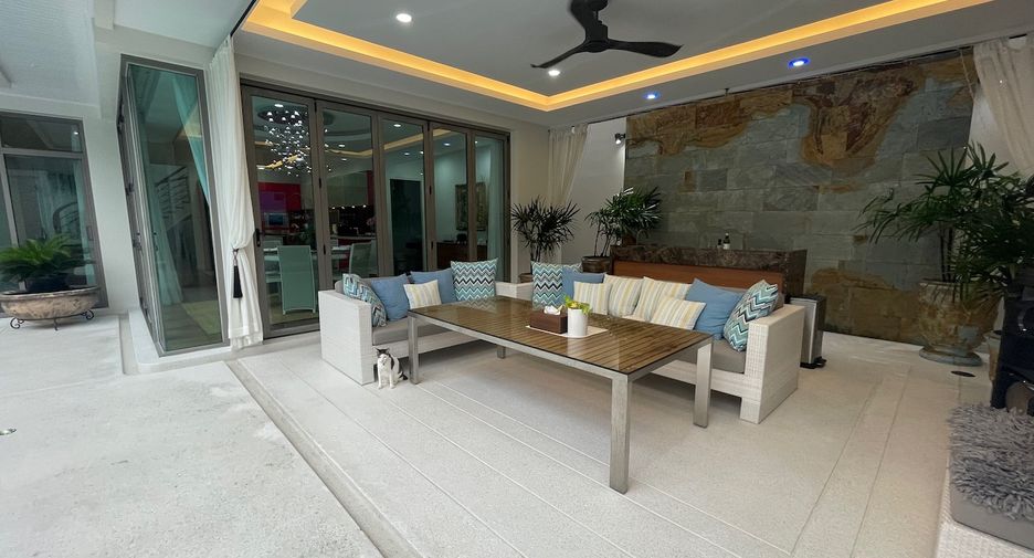 For sale 5 bedrooms villa in Mueang Phuket, Phuket