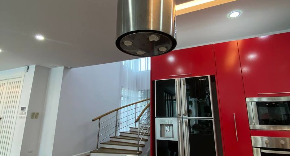 For sale 5 bedrooms villa in Mueang Phuket, Phuket