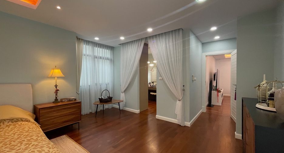For sale 5 bedrooms villa in Mueang Phuket, Phuket