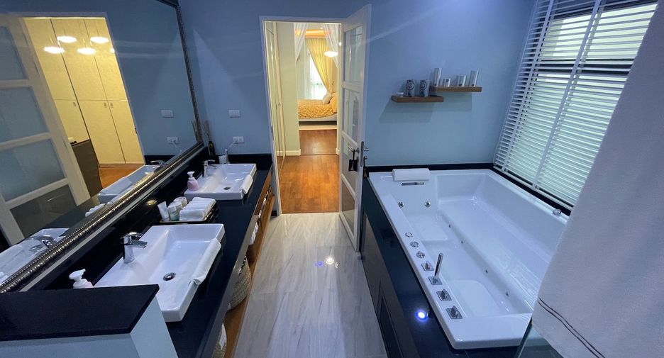 For sale 5 bedrooms villa in Mueang Phuket, Phuket