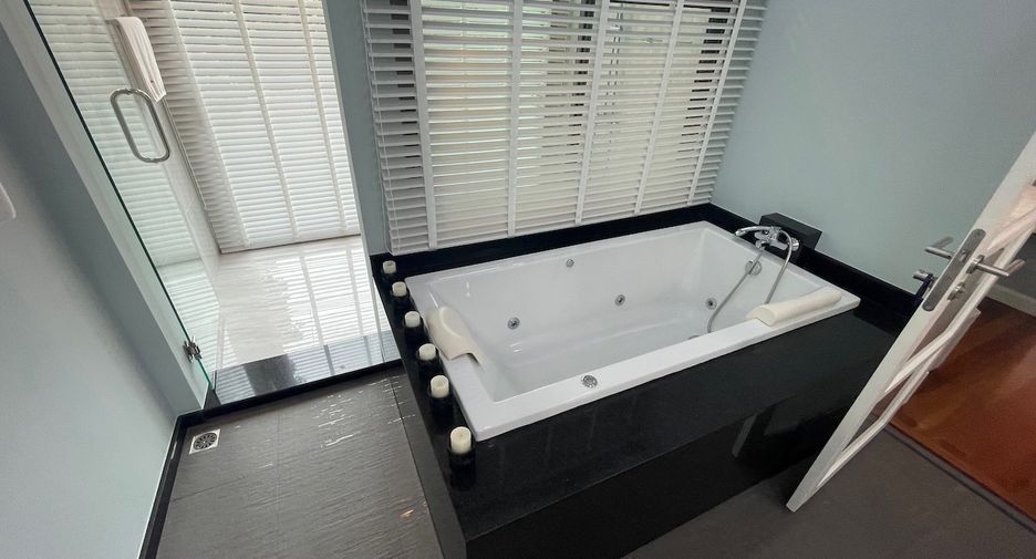 For sale 5 bedrooms villa in Mueang Phuket, Phuket