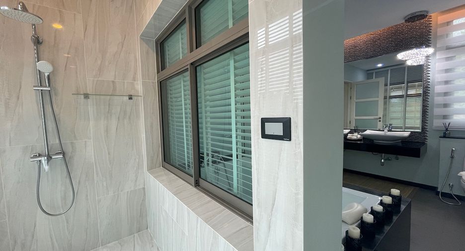 For sale 5 bedrooms villa in Mueang Phuket, Phuket