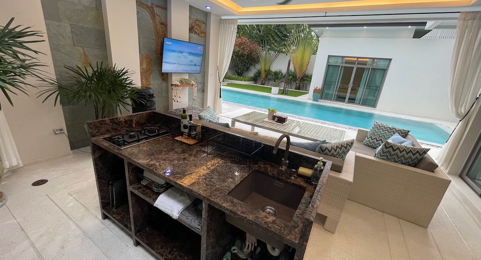 For sale 5 bedrooms villa in Mueang Phuket, Phuket