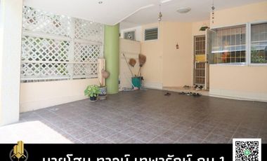 For sale 3 Beds townhouse in Mueang Samut Prakan, Samut Prakan