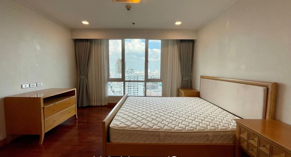 For rent 3 bedrooms apartment in Watthana, Bangkok