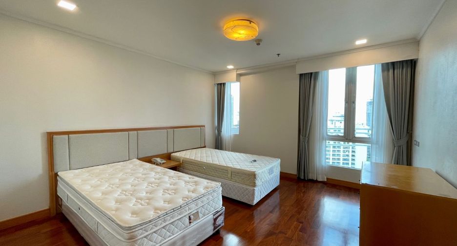 For rent 3 bedrooms apartment in Watthana, Bangkok