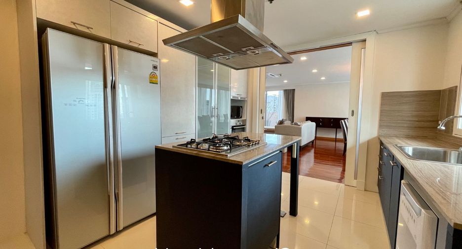 For rent 3 bedrooms apartment in Watthana, Bangkok