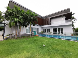 Haus zur Miete und zum Kauf mit 4 Zimmer in Suan Luang, Bangkok
