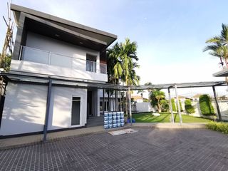 Haus zur Miete und zum Kauf mit 4 Zimmer in Suan Luang, Bangkok