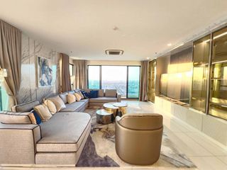 For rent 4 bedrooms condo in Khlong San, Bangkok