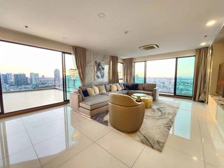 For rent 4 bedrooms condo in Khlong San, Bangkok