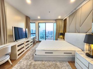 For rent 4 bedrooms condo in Khlong San, Bangkok
