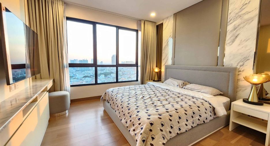 For rent 4 bedrooms condo in Khlong San, Bangkok
