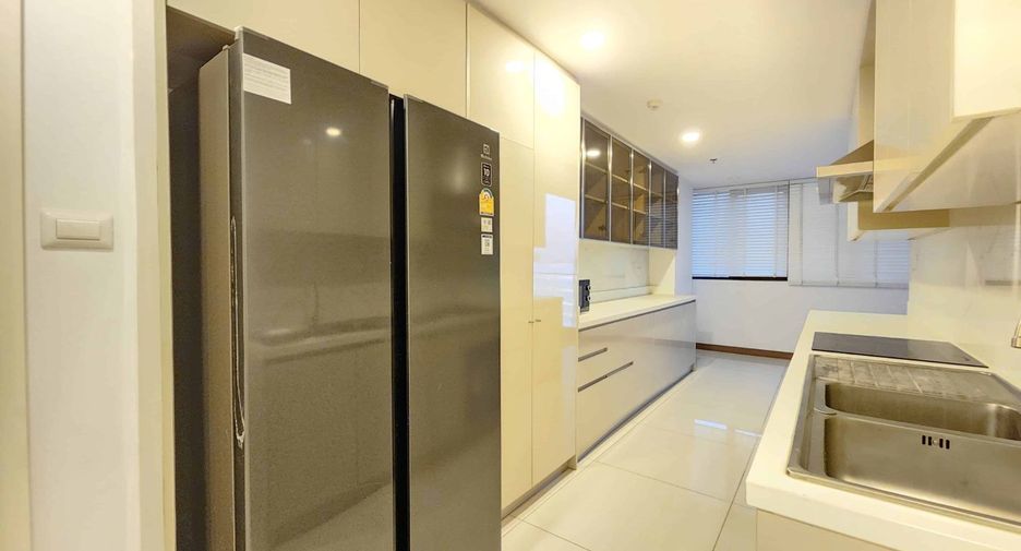 For rent 4 bedrooms condo in Khlong San, Bangkok