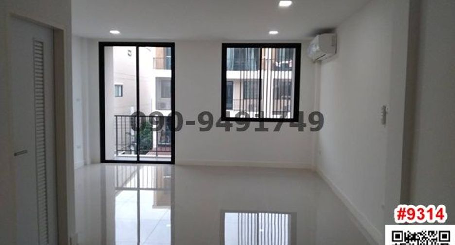 For rent 3 bed townhouse in Chom Thong, Bangkok
