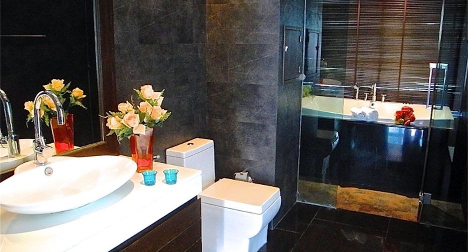 For sale 3 bedrooms villa in Mueang Phuket, Phuket