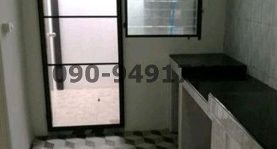 For rent 3 bed townhouse in Nong Chok, Bangkok